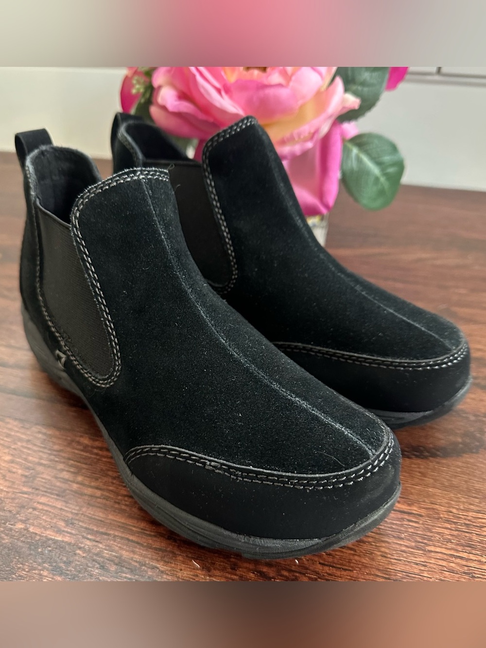 Easy Spirit Exceed black pull on suede short boots, size 5.5M